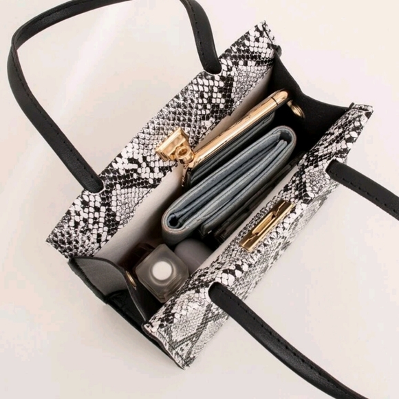 Snakeskin Pattern Shoulder Bag - Picture 3 of 6